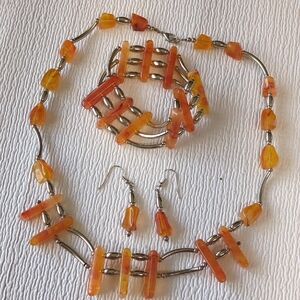 ❤️3/$10❤️Amber Colour Acrylic Bead Bracelet, Necklace & Earring Set
